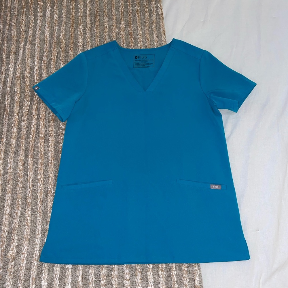 Figs Women’s Casma Teal 3 Pocket Scrub Top